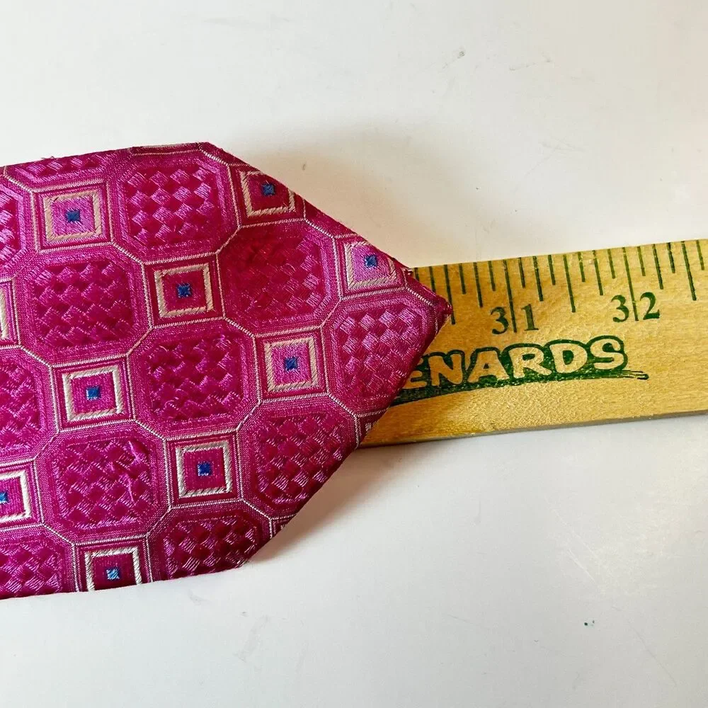 Eagle Shirtmakers Men's Pink Geometric Print 100% Silk Vintage Tie